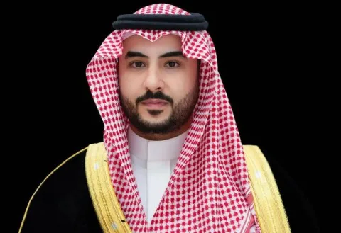بن سلمان ورئيس الأركان الإيراني يناقشان تعزيز التعاون العسكري وجهود الأمن الإقليمي بن سلمان ورئيس الأركان الإيراني يناقشان تعزيز التعاون العسكري وجهود الأمن الإقليمي