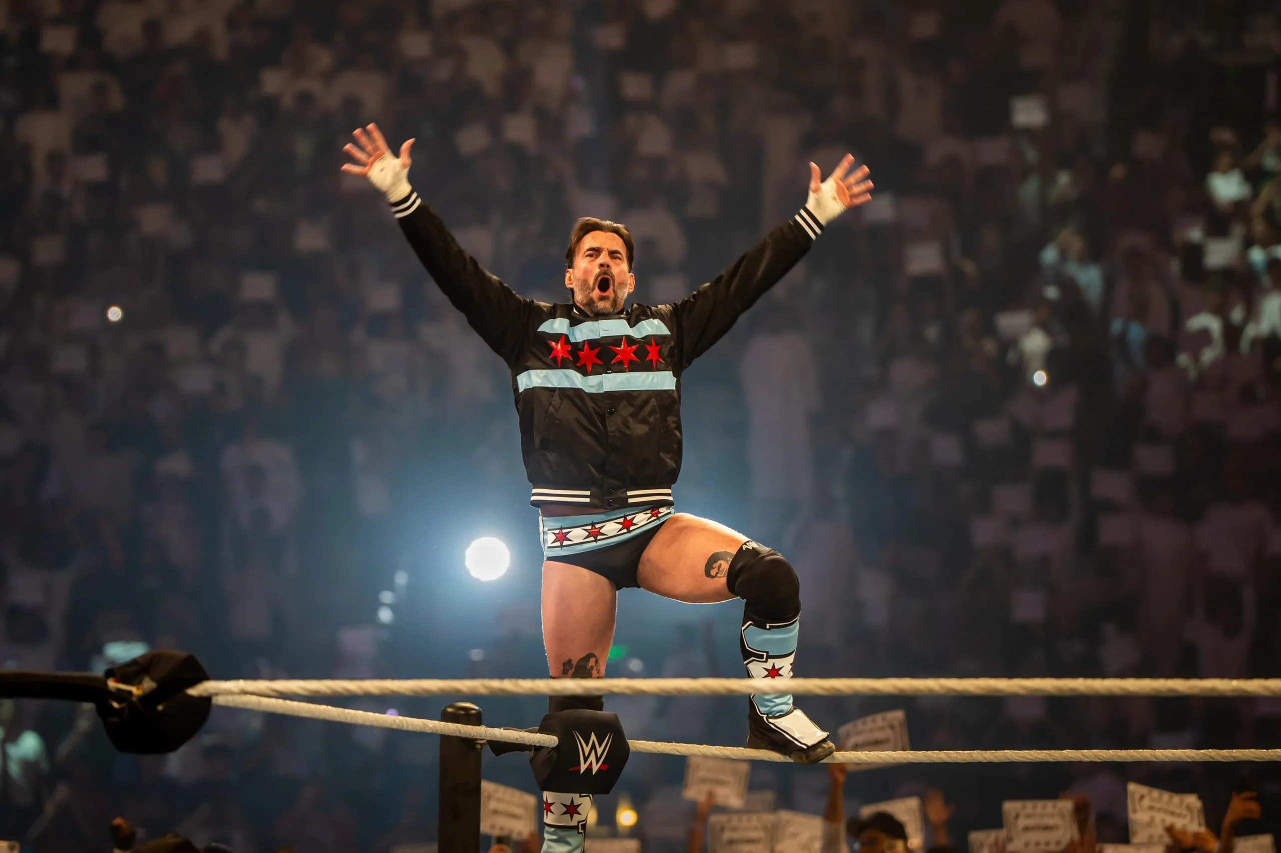 جون سينا يحتفظ بلقب WWE العالمي بعد انتصاره على بانك في “ليلة الأبطال” بالرياض جون سينا يحتفظ بلقب WWE العالمي بعد انتصاره على بانك في “ليلة الأبطال” بالرياض