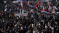 الشرطة الصربية تستخدم الغاز المسيل للدموع ضد آلاف المحتجين المعارضين للحكومة في بلجراد