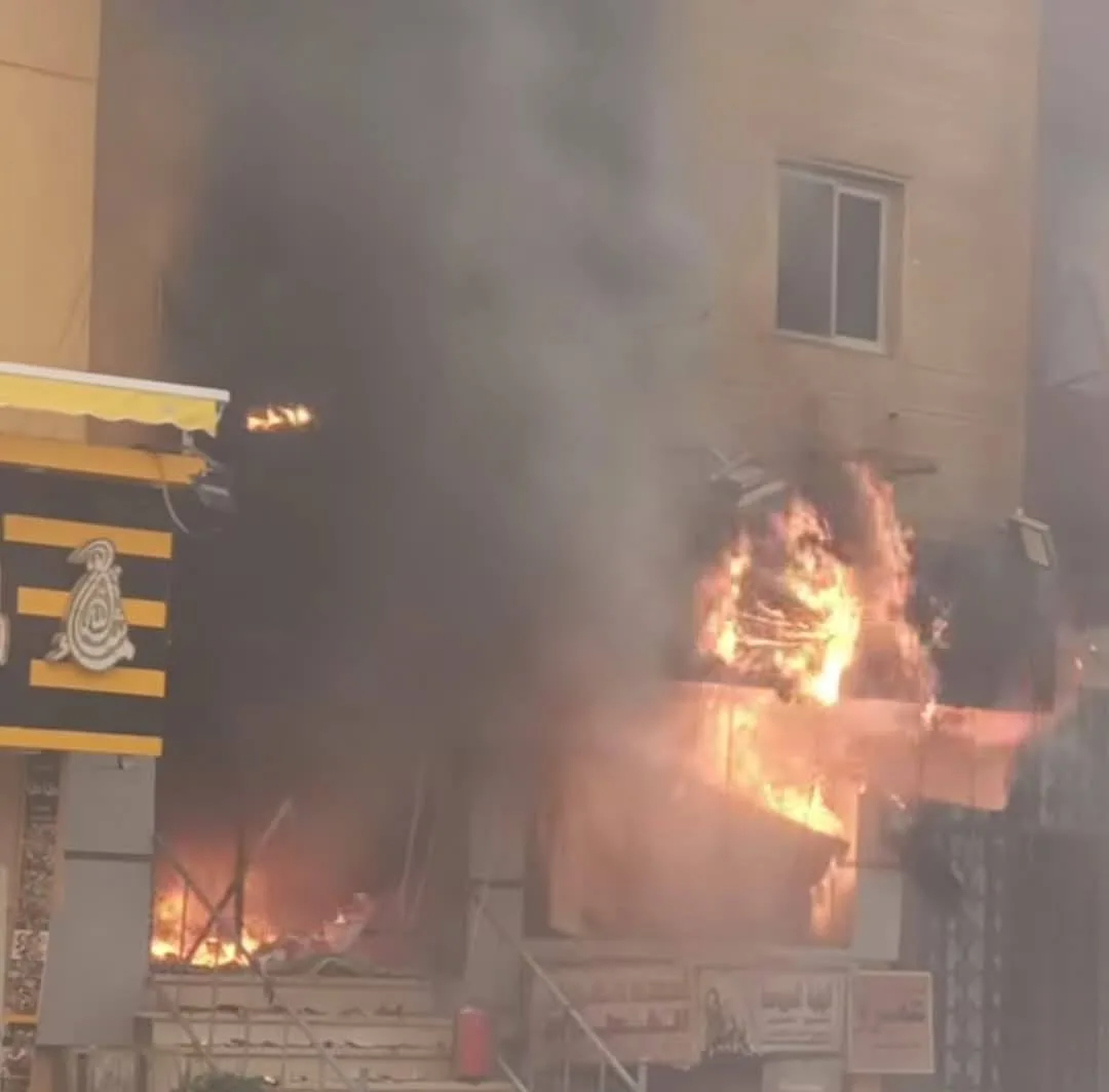 إخماد حريق في محل ملابس بالقرب من مترو حدائق حلوان إخماد حريق في محل ملابس بالقرب من مترو حدائق حلوان