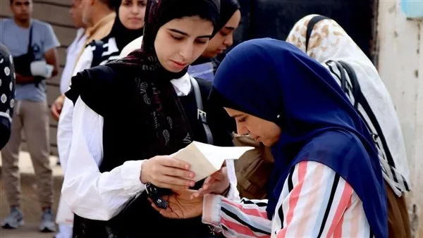 اللجان الامتحانية تستقبل طلاب الثانوية العامة لأداء امتحان اللغة الأجنبية الأولى.
