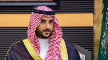 وزير الدفاع receives a phone call from the Chief of Staff of the Iranian Armed Forces.