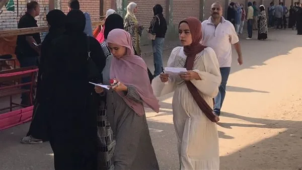 انتظام العمل في 27 مركز امتحاني لاستقبال 8938 طالبًا في امتحانات الثانوية بأسوان. انتظام العمل في 27 مركز امتحاني لاستقبال 8938 طالبًا في امتحانات الثانوية بأسوان.