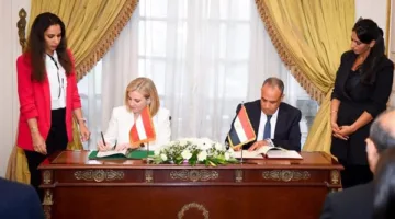 الوزير يلتقي بنظيرته النمساوية لإجراء مشاورات سياسية