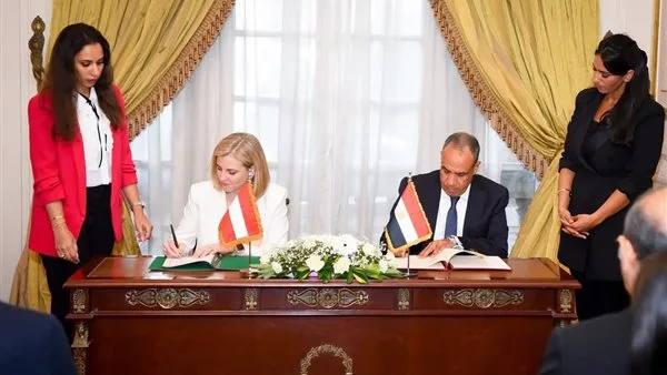 الوزير يلتقي بنظيرته النمساوية لإجراء مشاورات سياسية الوزير يلتقي بنظيرته النمساوية لإجراء مشاورات سياسية