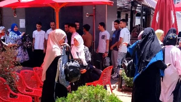 من خلال الدعاء.. الأسر تؤازر أبنائها أثناء امتحانات اللغة الأجنبية الأولى في القليوبية من خلال الدعاء.. الأسر تؤازر أبنائها أثناء امتحانات اللغة الأجنبية الأولى في القليوبية