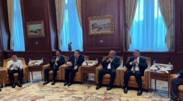 وزير الكهرباء يلتقي بكبار مسؤولي هواوي الصينية لتعزيز التعاون في مجال التحول الرقمي وحلول الشبكات الذكية.