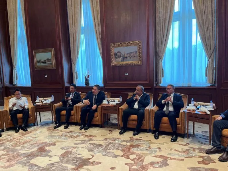 وزير الكهرباء يلتقي بكبار مسؤولي هواوي الصينية لتعزيز التعاون في مجال التحول الرقمي وحلول الشبكات الذكية. وزير الكهرباء يلتقي بكبار مسؤولي هواوي الصينية لتعزيز التعاون في مجال التحول الرقمي وحلول الشبكات الذكية.