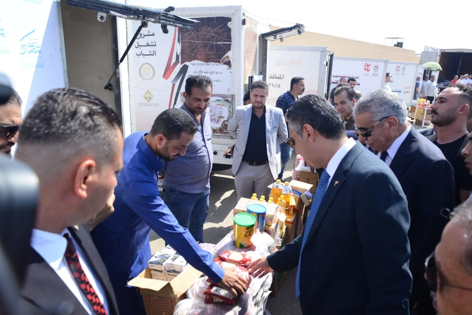 وزير التموين ومحافظ الشرقية يطلقان “سوق اليوم الواحد” في مدينة العاشر من رمضان لتعزيز استقرار الأسواق
