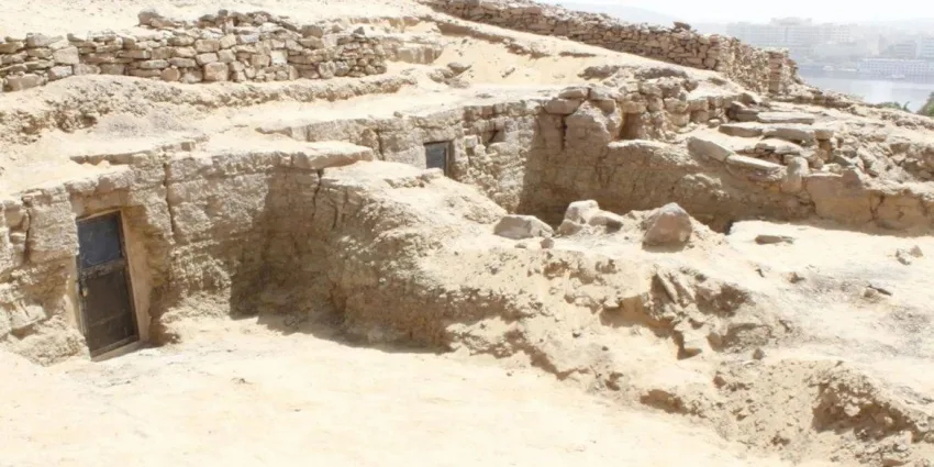 اكتشاف ثلاث قبور تاريخية جديدة في جنوب مصر اكتشاف ثلاث قبور تاريخية جديدة في جنوب مصر