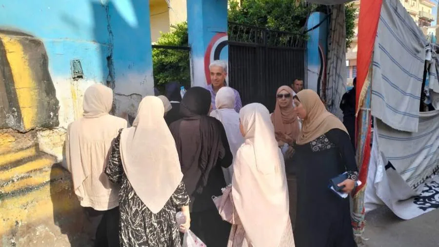 طلاب البحيرة: امتحان اللغة الإنجليزية يعتمد بشكل كبير على النماذج الاسترشادية ويتفوق على اللغة العربية والفيزياء. طلاب البحيرة: امتحان اللغة الإنجليزية يعتمد بشكل كبير على النماذج الاسترشادية ويتفوق على اللغة العربية والفيزياء.