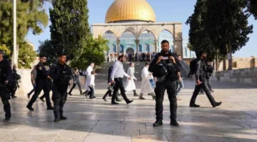 مستوطنون يتسللون إلى المسجد الأقصى تحت حماية القوات المحتلة