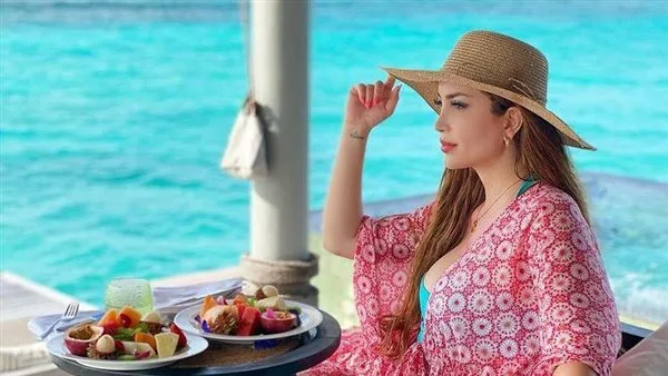 نسرين طافش تثير الجدل بإطلالة جريئة على الشاطئ