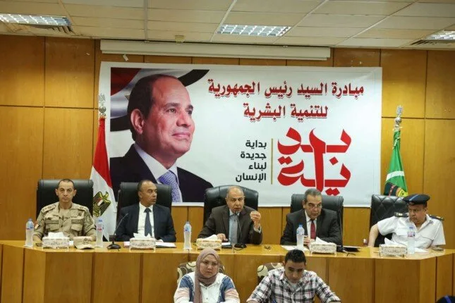 محافظ المنيا يطلب زيادة الجهود لتحسين الطرق وتقليل استهلاك الكهرباء