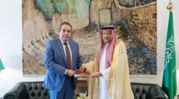 وزير الخارجية receives a written message from his Russian counterpart regarding bilateral relations.