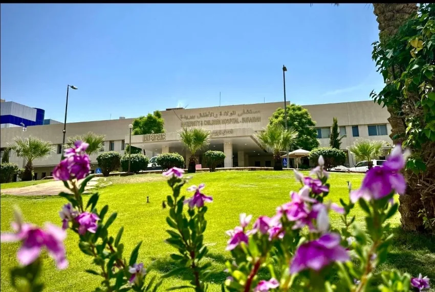 في مستشفى الولادة ببريدة: إجراء عملية جراحية ناجحة لطفل يعاني من التحام غير صحيح في الساق.