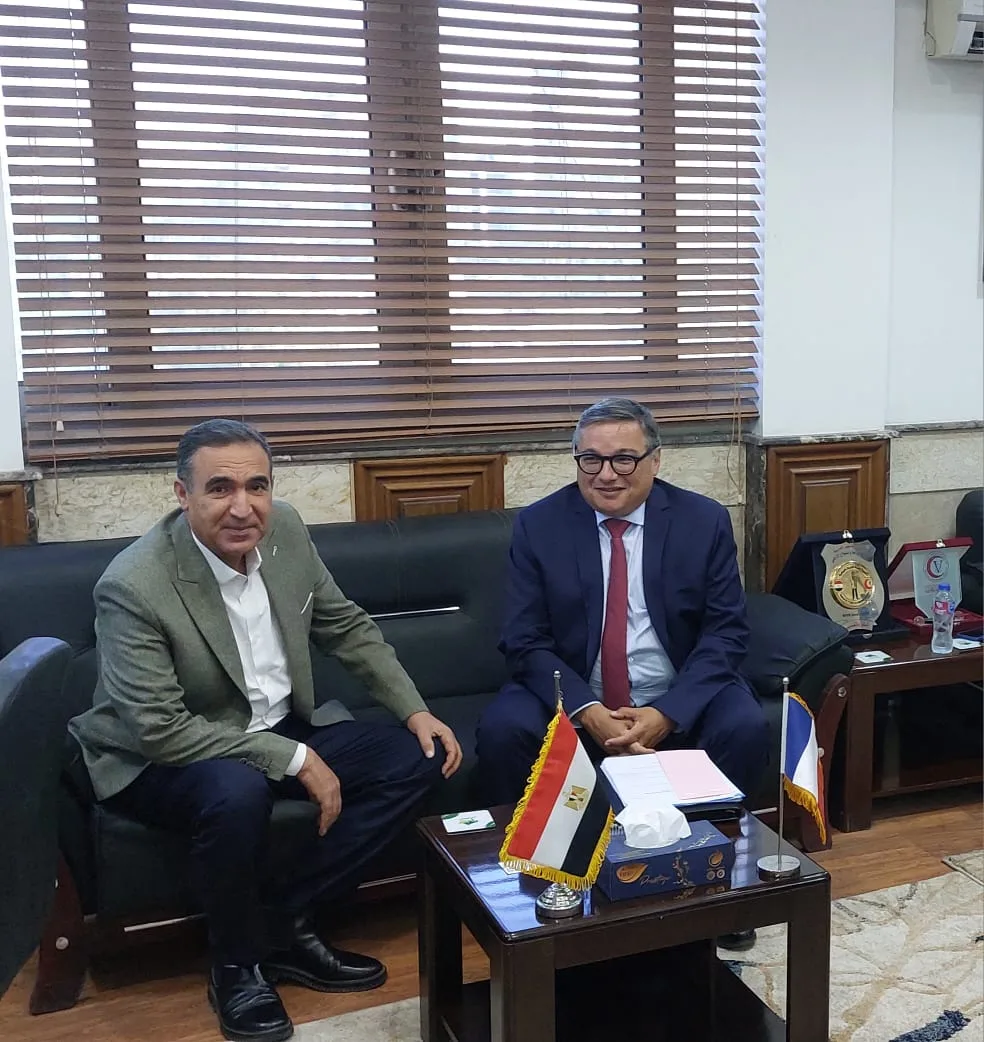 رئيس “الخدمات البيطرية” يناقش مع المستشار الزراعي الفرنسي الإقليمي سبل تعزيز التعاون المشترك رئيس “الخدمات البيطرية” يناقش مع المستشار الزراعي الفرنسي الإقليمي سبل تعزيز التعاون المشترك