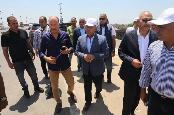 كامل الوزير: نحن نعمل على تحسين الطريق الإقليمي لاستيعاب الأحمال الثقيلة وضمان أعلى مستويات الأمان. كامل الوزير: نحن نعمل على تحسين الطريق الإقليمي لاستيعاب الأحمال الثقيلة وضمان أعلى مستويات الأمان.
