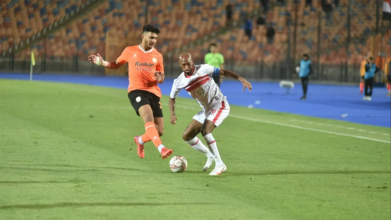تنافس محتدم بين الزمالك والأهلي على نجم فاركو تنافس محتدم بين الزمالك والأهلي على نجم فاركو