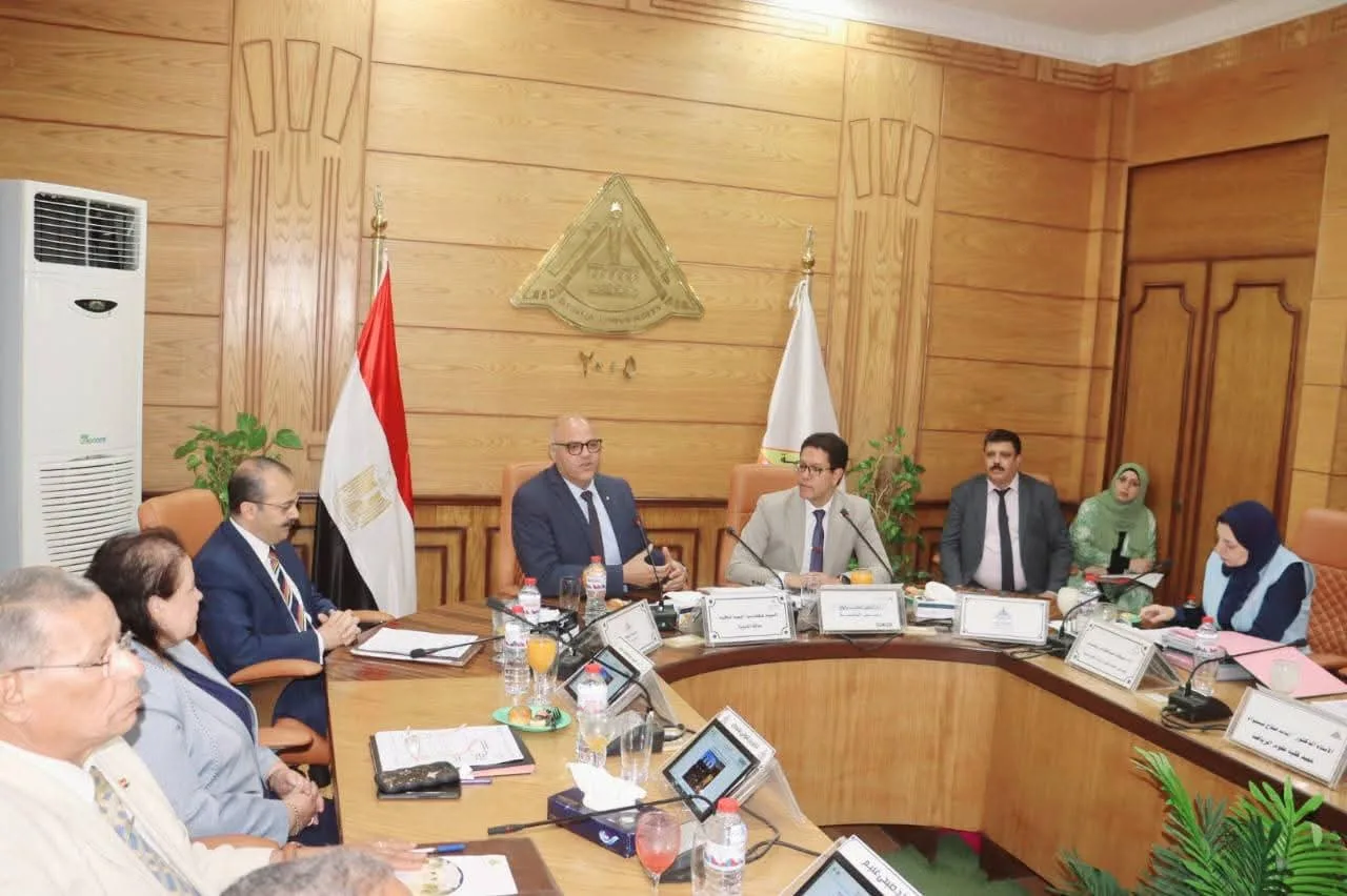 رئيس جامعة بنها ‘الجيزاوي’ يترأس اجتماع مجلس الجامعة بحضور محافظ القليوبية رئيس جامعة بنها ‘الجيزاوي’ يترأس اجتماع مجلس الجامعة بحضور محافظ القليوبية