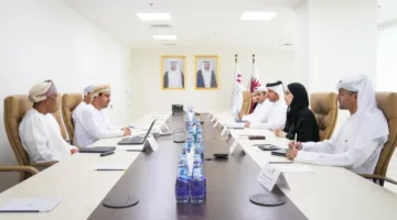 قطر وعمان تتباحثان حول استعدادات الجولة الخليجية لتعزيز إدارة التنمية وجذب الاستثمارات والسياحة