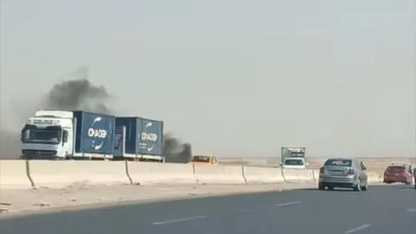 إخماد حريق في سيارة على الطريق الدائري الأوسطي دون وقوع إصابات