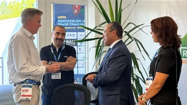السفير المصري في المجر يتوجه لزيارة بعثة الخماسي الحديث ويشاركهم احتفال الإنجاز العالمي السفير المصري في المجر يتوجه لزيارة بعثة الخماسي الحديث ويشاركهم احتفال الإنجاز العالمي