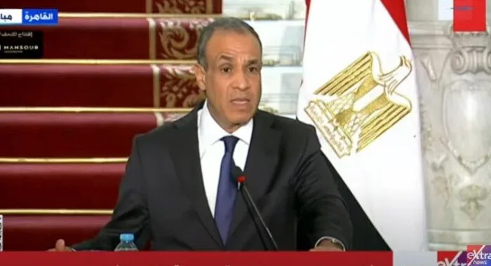 وزير الخارجية: نعمل على تحديث مبادرتي استيراد السيارات للمصريين المقيمين في الخارج