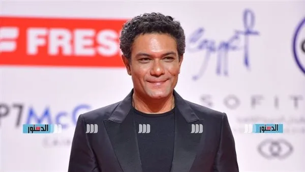 ابني الثالث وُلِد أثناء تصويري” .. آسر ياسين: أستمد التفاؤل من “100 وش