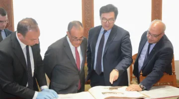 وزير الخارجية يلتقي وزير الثقافة لمناقشة التعاون في صيانة وترميم الوثائق والمخطوطات التاريخية