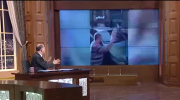 نشأت الديهي يوجه انتقادات لمحافظ المنوفية: “هذا عزاء للناس المحتاجة وأنت تصل بسيارة بورش”