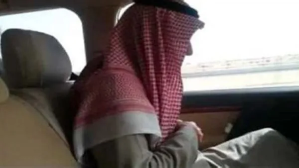 هل يُسمح بالصلاة داخل السيارة أثناء السفر؟ .. رد الإفتاء هل يُسمح بالصلاة داخل السيارة أثناء السفر؟ .. رد الإفتاء