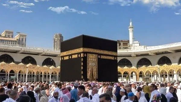 رحلات العمرة: أربعة شروط جديدة لإقامة المعتمرين في مكة والمدينة المنورة رحلات العمرة: أربعة شروط جديدة لإقامة المعتمرين في مكة والمدينة المنورة