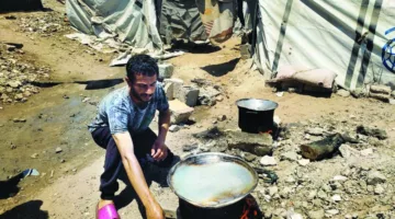 حكاية نازح من غزة يتوق لأطفاله للخبز
