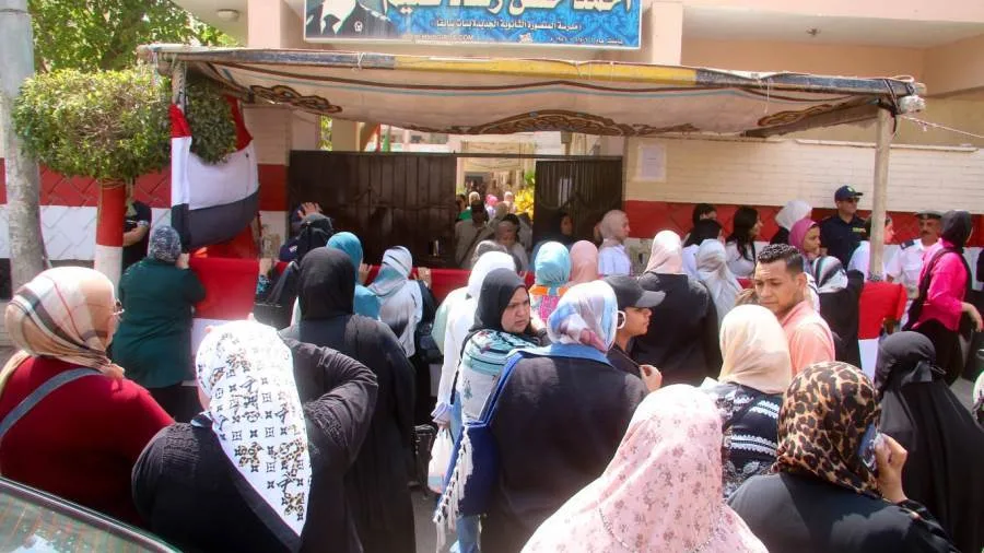اختلاف وجهات نظر طلاب الثانوية العامة في الدقهلية بشأن صعوبة اللغة الإنجليزية اختلاف وجهات نظر طلاب الثانوية العامة في الدقهلية بشأن صعوبة اللغة الإنجليزية