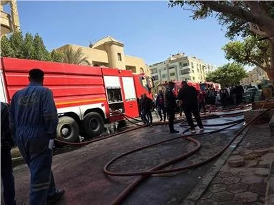 اندلاع حريق في مطعم معروف بجسر السويس وفرق الإطفاء تتدخل.