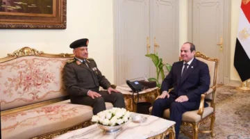 الرئيس السيسي يرحب بقائد الجيش ووزير الدفاع في مدينة العلمين