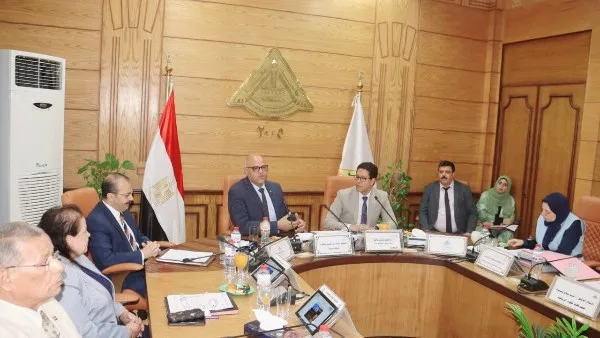 رئيس جامعة بنها يوجه بتنفيذ برنامج الأنشطة الطلابية خلال الصيف رئيس جامعة بنها يوجه بتنفيذ برنامج الأنشطة الطلابية خلال الصيف