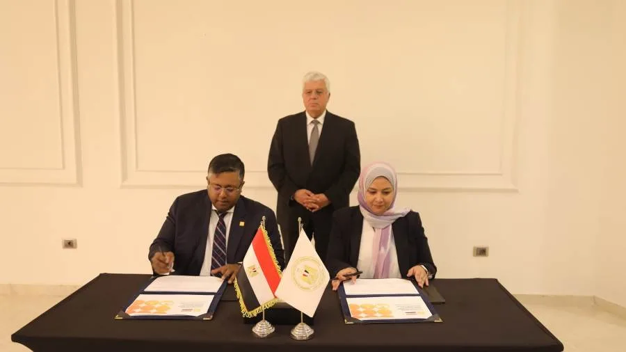 وزير التعليم يكرم 20 جامعة مصرية ضمن النسخة العامة لتصنيف QS لعام 2025.