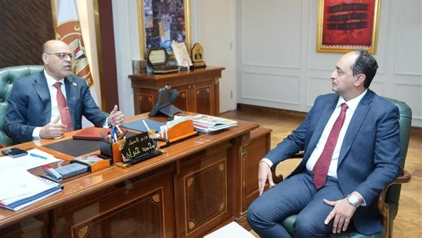 وزير العمل يجتمع بمدير صندوق مكافحة وعلاج الإدمان للتنسيق حول تأهيل وتشغيل “الشباب الذين تعافوا” وزير العمل يجتمع بمدير صندوق مكافحة وعلاج الإدمان للتنسيق حول تأهيل وتشغيل “الشباب الذين تعافوا”