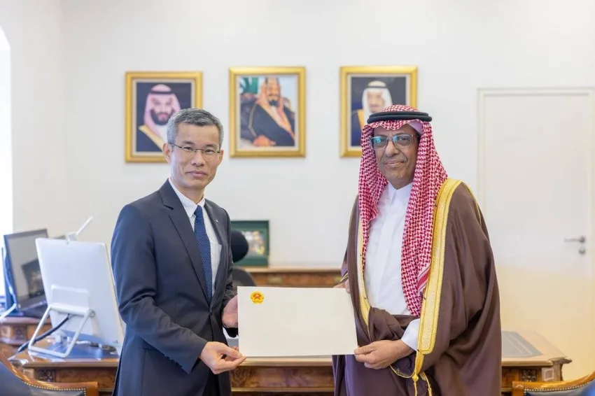 خادم الحرمين الشريفين receives a written message from the President of the Socialist Republic of Vietnam.