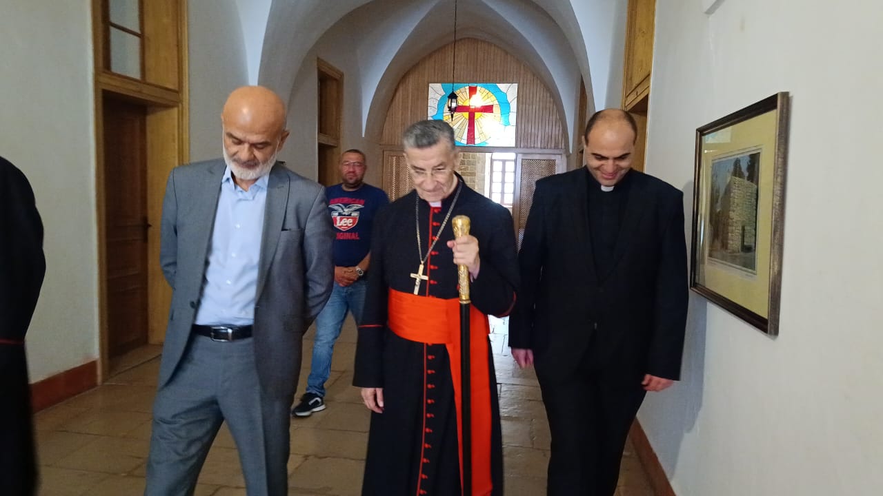 البطريرك الراعي وزوّاره في الديمان (النهار).