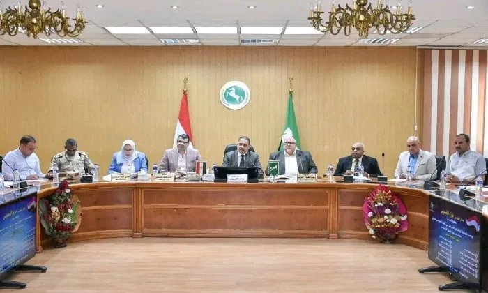فرص عمل ورعاية صحية مجانية.. محافظ الشرقية يلبي احتياجات المواطنين: «معالجة قضاياكم تأتي في مقدمة اهتماماتنا»