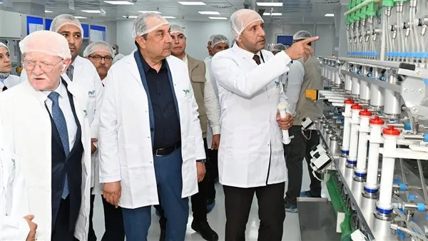 وزير قطاع الأعمال: تعزيز تصنيع الأدوية واللوازم الطبية لتحقيق الاكتفاء الذاتي