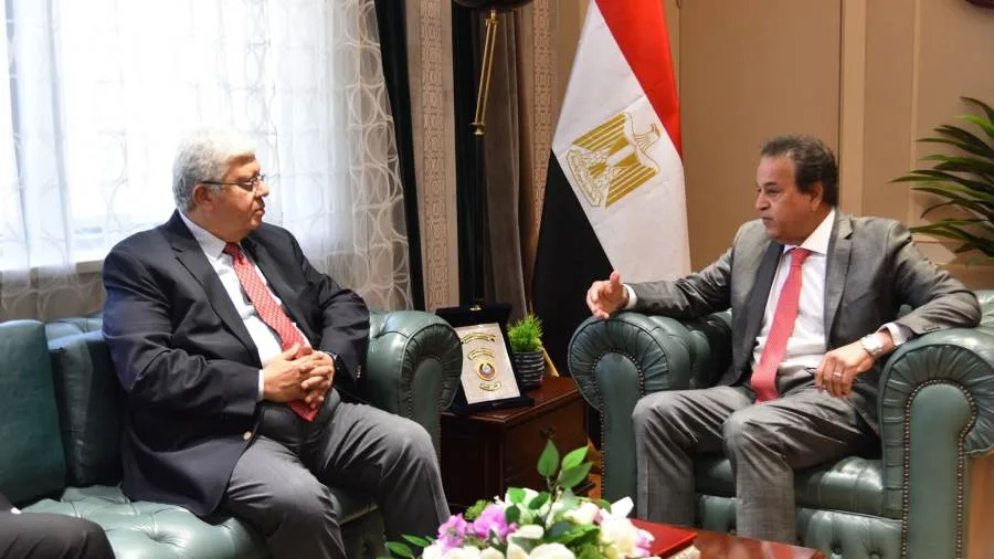 وزير الصحة ووزير التعليم العالي يشاركان في توقيع اتفاقية تعاون بين قطاع تطوير المهن الطبية ومستشفيات جامعة القاهرة