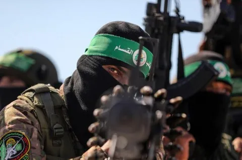 “سرايا القدس” تهاجم عسكريين إسرائيليين في كمين محكم شرق خانيونس وتشتبك مع قوات النجدة الإسرائيلية التي وصلت إلى المكان.