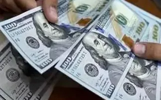 الدولار يستمر في التراجع مقابل الجنيه المصري.. التفاصيل