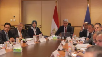 وزير السياحة يقود اجتماع المجلس الأعلى للآثار ويستعرض مؤشرات الأداء والأنشطة الدولية للمجلس.