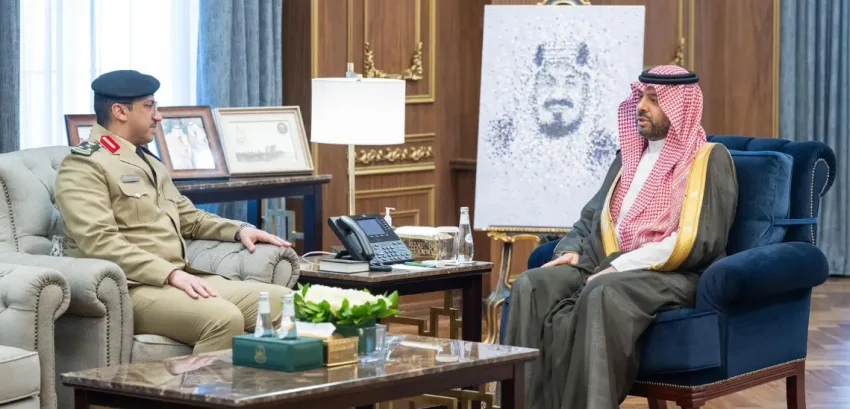 أمير الحدود الشمالية يرحب بالقائد الجديد لقوة أمن المنشآت