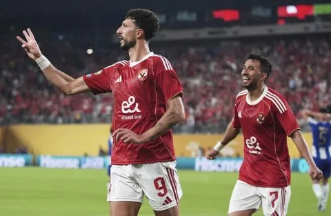 بعد العروض الجذابة.. الأهلي المصري يقرر مصير لاعبه الفلسطيني وسام أبو علي. بعد العروض الجذابة.. الأهلي المصري يقرر مصير لاعبه الفلسطيني وسام أبو علي.